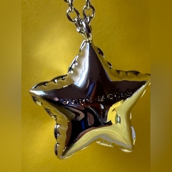 ⭐️ MARC JACOBS BALLOON STAR NECKLACE ⭐️ NWT ⭐️ - Picture 11 of 16